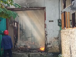 8 Rumah Dinas Tentara di Cimahi Hangus Terbakar