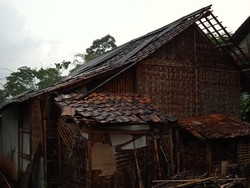 Bertambah, Rumah Rusak Akibat Angin Puting Beliung di Lebak Jadi 93