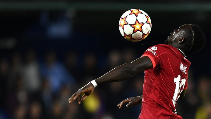 Liverpools Sadio Mane controls the ball during the Champions League semi final, second leg soccer match between Villarreal and Liverpool at the Ceramica stadium in Villarreal, Spain, Tuesday, May 3, 2022. (AP Photo/Jose Breton)
