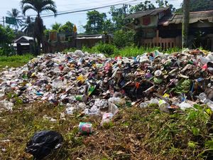 Pengelola Janji Bersihkan Sampah Dikeluhkan Warga di Pantai Karangsari