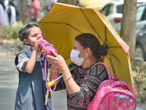 Suhu Tahunan Bumi Bisa Naik 1,5 Derajat Celsius Selama 5 Tahun ke Depan Suhu Tahunan Bumi Bisa Naik 1,5 Derajat Celsius Selama 5 Tahun ke Depan