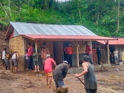 Tanah Longsor Timpa Rumah Warga di Ban Karangasem Seusai Hujan Deras
