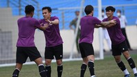 Jelang laga kedua grup A SEA Games 2021 yang akan berlangsung pada Selasa (10/5) itu, Timnas Indonesia masih menghadapi kendala lapangan latihan yang buruk.