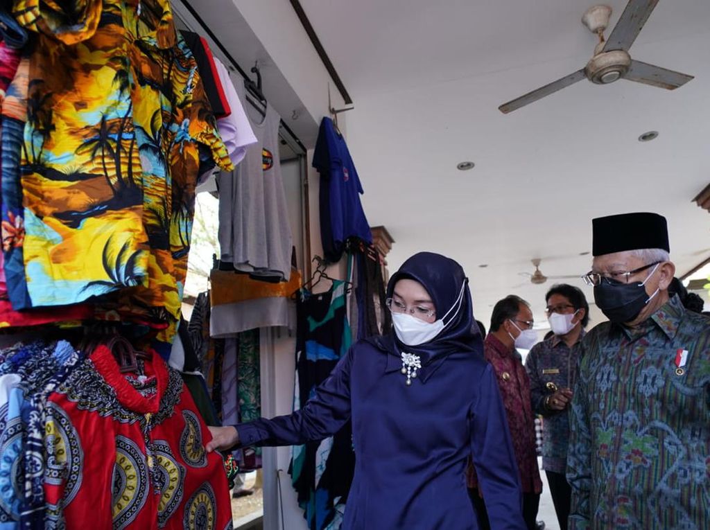 Pedagang Kawasan UMKM Pantai Jerman Badung Semringah Dikunjungi Wapres Pedagang Kawasan UMKM Pantai Jerman Badung Semringah Dikunjungi Wapres