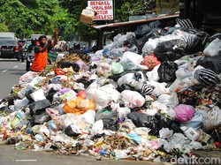 Penampakan Gunungan Sampah di Jogja Kala TPST Piyungan Diblokade