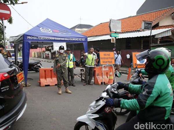 Ada Pekerjaan Sodetan Kali Ciliwung, Lalin di Otista 3 Dialihkan