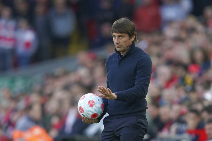 Antonio Conte Tottenham's head coach Antonio Conte gestures during the English Premier League soccer match between Liverpool and Tottenham Hotspur at Anfield stadium in Liverpool, England, Saturday, May 7, 2022. (AP Photo/Jon Super)