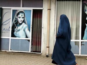 Bagaimana Taliban Kebiri Hak Perempuan di Afghanistan