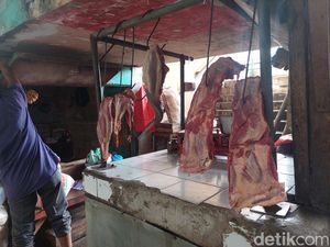 Wabah PMK Tak Pengaruhi Penjualan Daging Sapi Surabaya, Harga Tetap Mahal Wabah PMK Tak Pengaruhi Penjualan Daging Sapi Surabaya, Harga Tetap Mahal