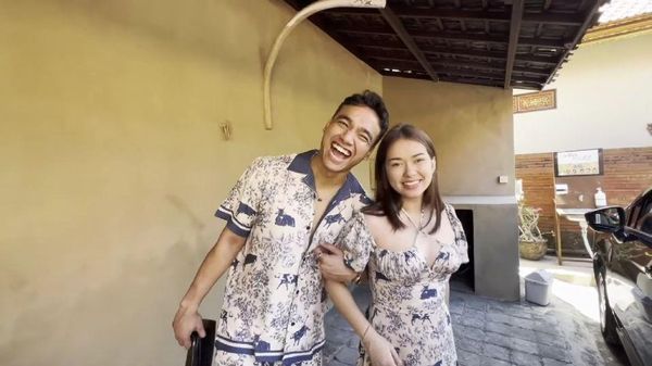 Lengket Banget! Momen Fadly Faisal Liburan Bareng Rebecca Klopper di Bali