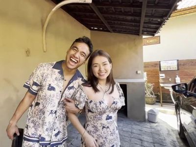 Lengket Banget! Momen Fadly Faisal Liburan Bareng Rebecca Klopper di Bali