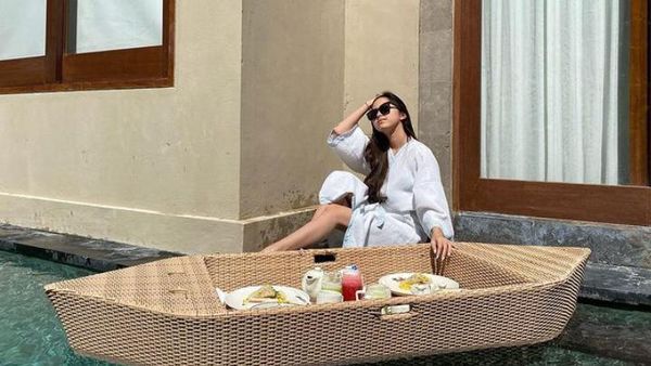 10 Potret Triyana Mahadewi, Mantan Istri Turah Parthayana Saat Kulineran