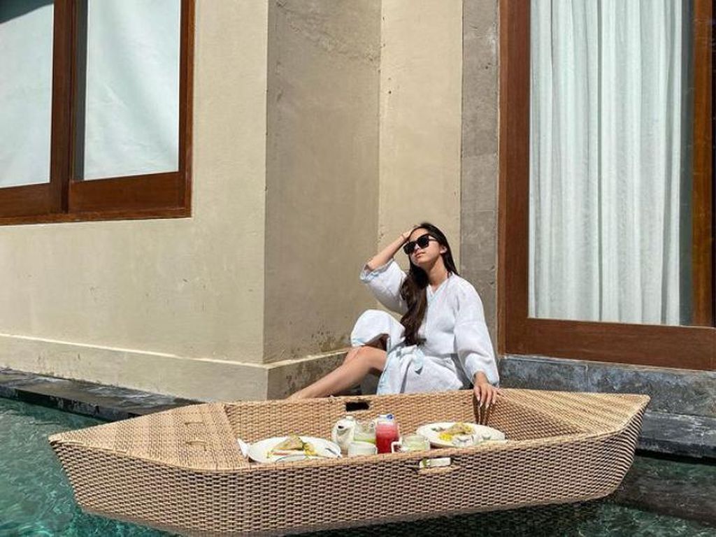 10 Potret Triyana Mahadewi, Mantan Istri Turah Parthayana Saat Kulineran 10 Potret Triyana Mahadewi, Mantan Istri Turah Parthayana Saat Kulineran