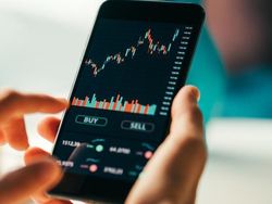 Podcast: Cuan dari Saham Kala Harga BBM Makin Mahal