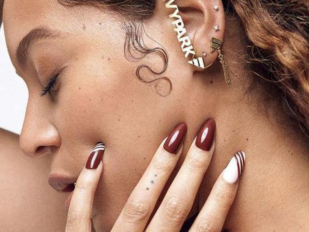 8 Inspirasi Warna Kuteks Cocok untuk Kulit Gelap ala Beyonce hingga Rihanna 8 Inspirasi Warna Kuteks Cocok untuk Kulit Gelap ala Beyonce hingga Rihanna