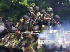 Jam Malam Berlaku di Sri Lanka, Tank dan Tentara Wara-wiri Berpatroli Jam Malam Berlaku di Sri Lanka, Tank dan Tentara Wara-wiri Berpatroli