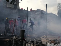 Kebakaran Rumah di Kerten Solo, Seorang Ibu Hamil Dievakuasi