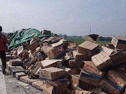 Rombongan 4 Bus Wisata Asal Jatim Tabrakan Beruntun di Tol Karanganyar