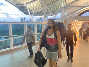 Usai Ditahan 14 Hari, WNA Penari Telanjang di Gunung Batur Dideportasi Usai Ditahan 14 Hari, WNA Penari Telanjang di Gunung Batur Dideportasi