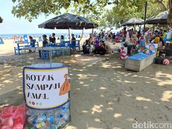 Warga Lokal Gagas Kotak Sampah Amal di Kawasan Wisata Pangandaran