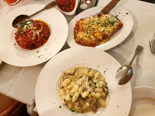 Lady Gaga Punya Restoran Italia di NYC, Menunya Dipuji Enak!