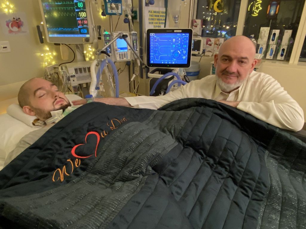 Pangeran Arab Al Waleed bin Khaled bin Talal terbaring koma lebih dari 17 tahun usai mengalami kecelakaan pada tahun 2005.