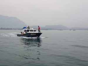 Nelayan Sukabumi Hilang Tenggelam Usai Jatuh dari Perahu Nelayan Sukabumi Hilang Tenggelam Usai Jatuh dari Perahu