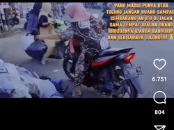 Emak-emak Santai Buang Sampah di Jalan Pekalongan, Walkot: Viralkan!