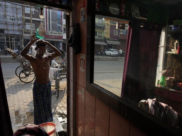 Potret Cuaca Ekstrem di India, Suhu Tembus 40 Derajat-Dihantam Badai