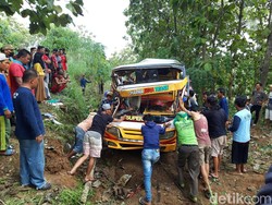 Detik-detik Kereta Kelinci Melaju Kencang dan Terguling Tewaskan 2 Orang