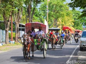 Warga Banyuwangi Meriahkan Puter Kayun yang Vakum 2 Tahun Gegara Pandemi Warga Banyuwangi Meriahkan Puter Kayun yang Vakum 2 Tahun Gegara Pandemi