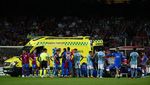 Momen Ronald Araujo Beknya Barca Keluar Lapangan dengan Ambulans