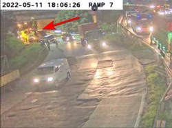 Truk Patah As di Cikunir Masih Dievakuasi, Tol Arah Jakarta Macet 25 Km