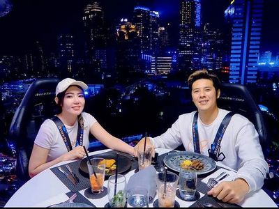 Intip Momen Via Vallen Makan Bareng Tunangan dan Ngopi di Bali