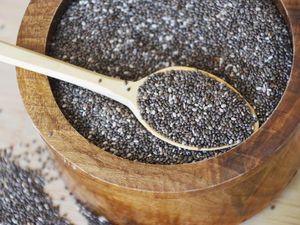 8 Manfaat Chia Seed lengkap dengan Kandungan Gizi dan Efek Sampingnya 8 Manfaat Chia Seed lengkap dengan Kandungan Gizi dan Efek Sampingnya