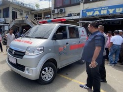 Berkat Andre Rosiade, Pedagang Pasar Raya Padang Dapat Ambulans