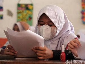 Sekolah Bisa Hentikan PTM Jika Ada Kasus Covid-19, Ini Aturan Terbarunya Sekolah Bisa Hentikan PTM Jika Ada Kasus Covid-19, Ini Aturan Terbarunya