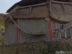 Teras Bangunan Museum Purbakala di Brebes Ambruk