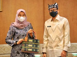 Bupati Ipuk Temui Menparekraf Bahas Persiapan Liga Selancar Dunia