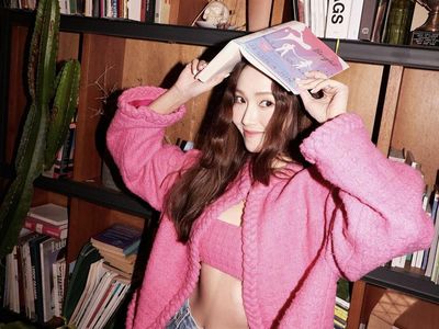 8 Potret Jessica Jung Sindir Member SNSD Usai Didepak, Rilis Novel Fiksi