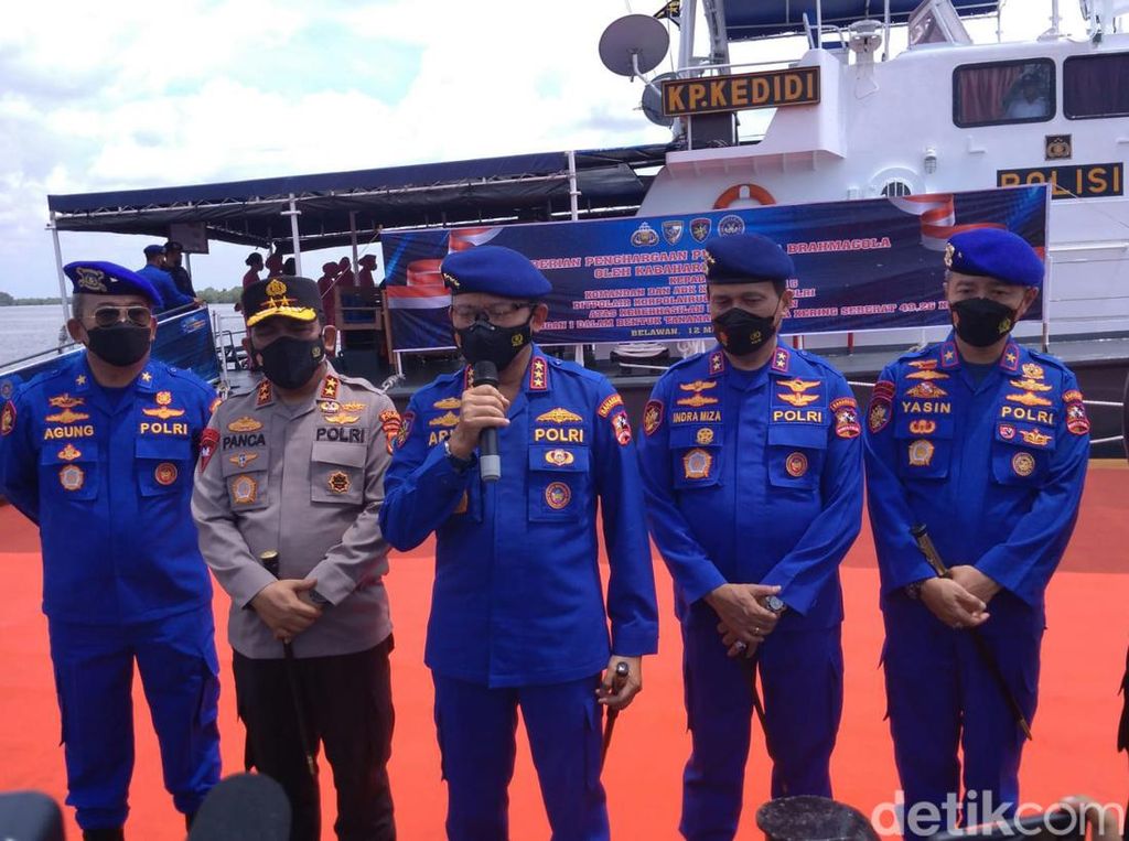 Kapal Patroli Kedidi Diganjar Penghargaan Ungkap Ganja 49 Kg Kapal Patroli Kedidi Diganjar Penghargaan Ungkap Ganja 49 Kg