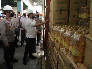 Polisi Minta KemenkumHAM Jatim Cekal 2 Tersangka Eksportir Minyak Goreng Polisi Minta KemenkumHAM Jatim Cekal 2 Tersangka Eksportir Minyak Goreng