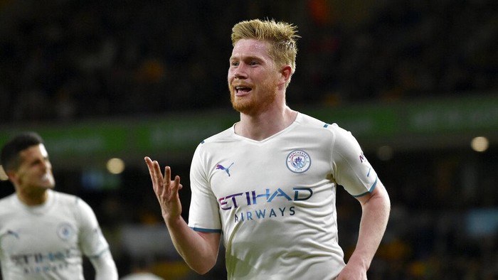 Manchester Citys Kevin De Bruyne celebrates after scoring his fourth goal during the English Premier League soccer match between Wolverhampton Wanderers and Manchester City at Molineux stadium in Wolverhampton, England, Wednesday, May 11, 2022. (AP Photo/Rui Vieira)