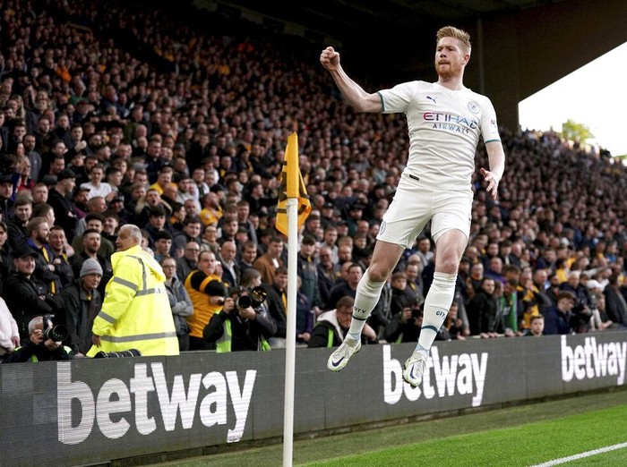 Manchester City's Kevin De Bruyne scores his fourth goal during the English Premier League soccer match between Wolverhampton Wanderers and Manchester City at Molineux stadium in Wolverhampton, England, Wednesday, May 11, 2022. (AP Photo/Rui Vieira)