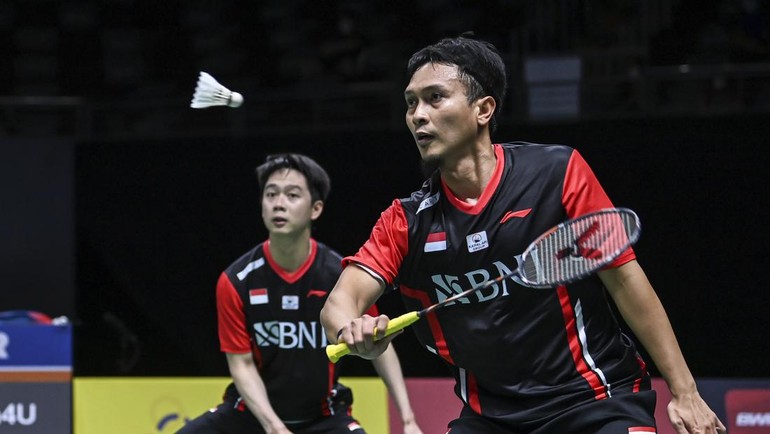 Selanjutnya, Ahsan/Kevin menang dua gim langsung melawan Liu Yu Chen/Ou Xuan Yi.