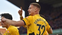 Wolves hanya mampu membalas lewat gol Leander Dendoncker. Man City unggul 3-1. (AP/Rui Vieira)