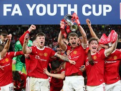 MU Puasa Gelar, eh Juniornya Angkat Trofi Juara