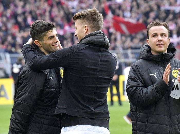 Dortmund's captain Marco Reus reacts disappointed during the German Bundesliga soccer match between Borussia Dortmund and Bayer Leverkusen in Dortmund, Germany, Sunday, Feb. 6, 2022. (AP Photo/Martin Meissner)