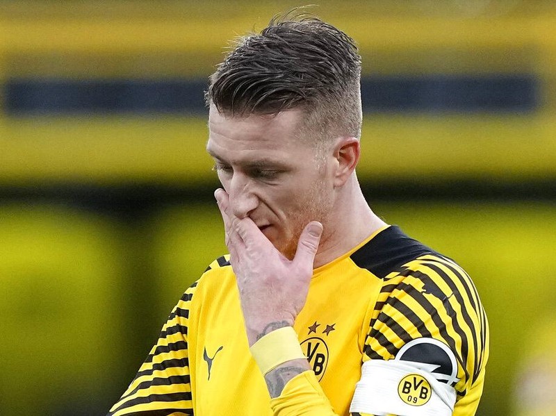 Dortmund's captain Marco Reus reacts disappointed during the German Bundesliga soccer match between Borussia Dortmund and Bayer Leverkusen in Dortmund, Germany, Sunday, Feb. 6, 2022. (AP Photo/Martin Meissner)