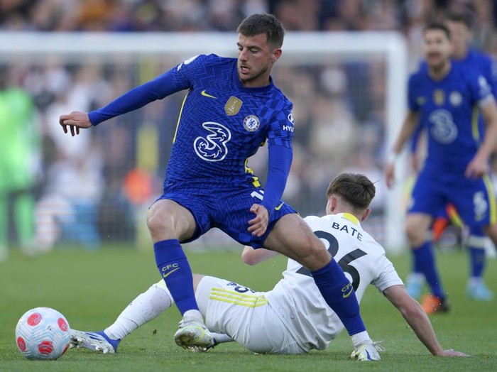 Leeds Uniteds Lewis Bate, right, challenges Chelseas Mason Mount during the English Premier League soccer match between Leeds United and Chelsea at Elland Road in Leeds, England, Wednesday May 11, 2022. (AP Photo/Jon Super)